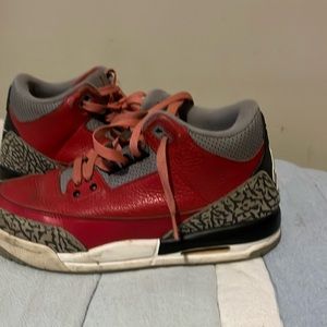 Jordan 3 red size 6